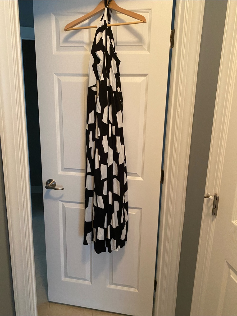 Monochrome Geometric Maxi Dress with Spaghetti Straps - Picture 4 of 11